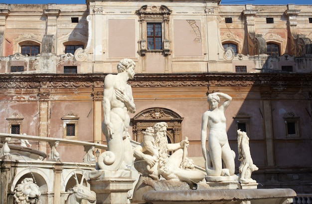 Fontana delle Vergogne na Piazza Pretoria em Palermo