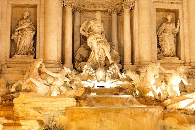 Fontana di Trevi Escena nocturna Roma