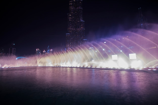 Fonte de água dançante de dubai