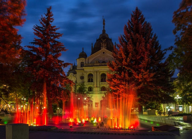 Fonte em frente ao State Theatre, Kosice, Eslováquia