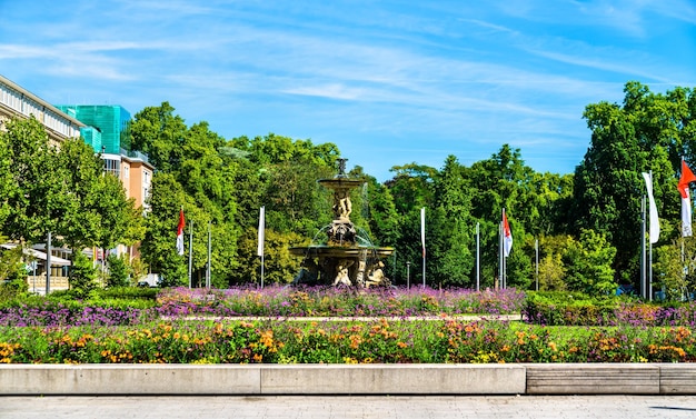 Fonte na Praça Cornelius em Dusseldorf Alemanha