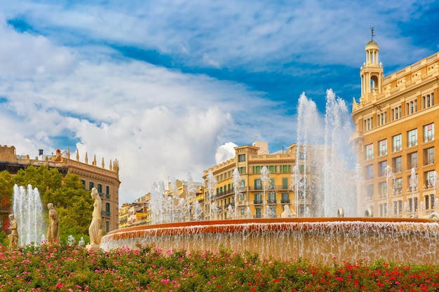 Fonte na Praça da Catalunha em Barcelona Espanha