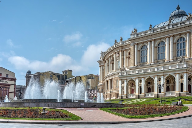 Fonte na praça do teatro em odessa ucrânia