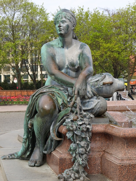 Fonte neptunbrunnen em berlim