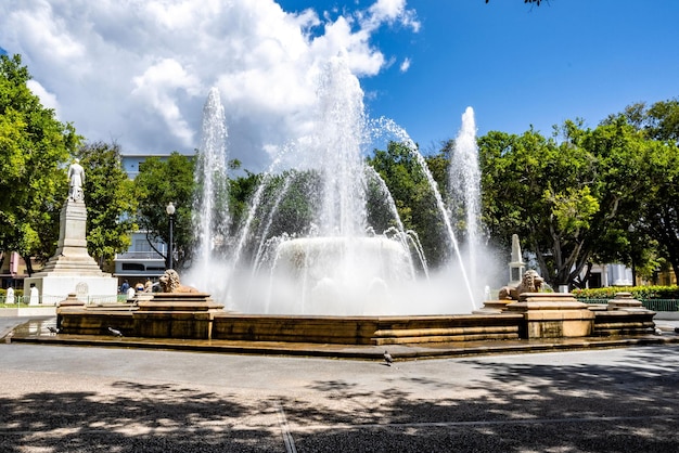 Fontes em um parque em Ponce, Porto Rico