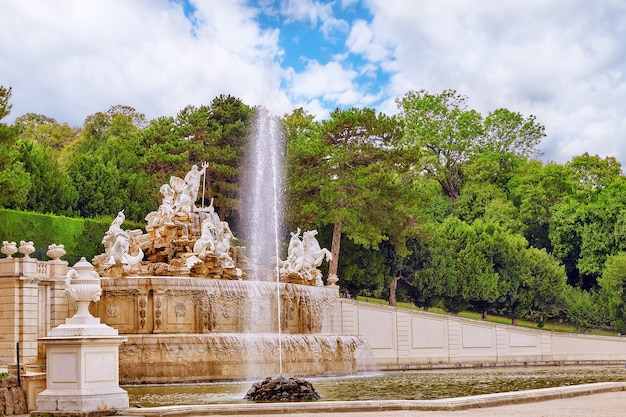 Fontes superiores do Belvedere. Bonitas fontes no complexo Belvedere.Vienna. Áustria.