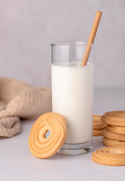 Foodfotografie von Keksen mit Milch