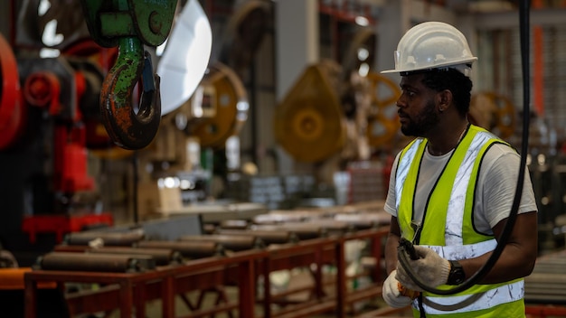 Foreman americano africano ou controle do trabalhador Fabricantes de guindaste industrial Fornecedor para carregamento na linha de produção da fábrica