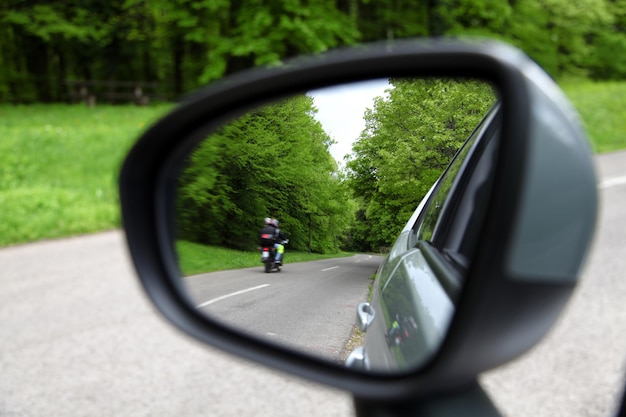 Forest road reflejo retrovisor coche conducción espejo vista green forest road