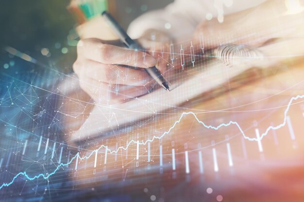 Forex-Finanzdiagramm, angezeigt auf Händen, die Notizen machen Hintergrund Konzept der Forschung Doppelte Exposition