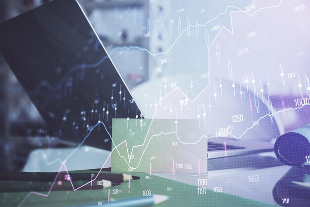 Forex-Marktdiagramm-Hologramm und Personal Computer im Hintergrund Multi-Exposure-Konzept der Investition