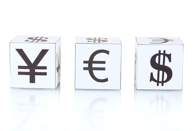 Forex-Währung in den weißen Würfeln auf weißem Hintergrund