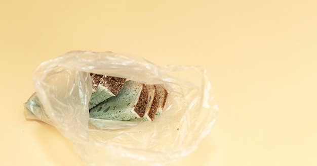 Form Geschnittenes Brot in Form in einer Plastiktüte