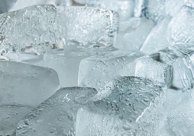 La forma del cubo de hielo se ha ajustado para agregar color, lo ayudará a refrescarse y lo hará sentir bien.