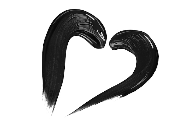 Forma de coração de rímel preto sobre fundo branco Amostra de produtos de beleza