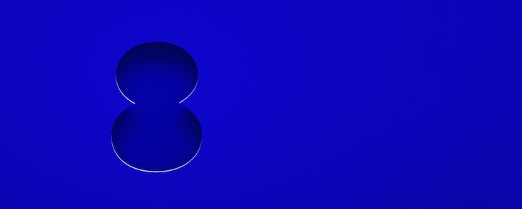 Foto forma número 8 sobre fondo azul, en blanco para el día internacional de la mujer, render 3d, postal para la ocho de marzo, diseño panorámico