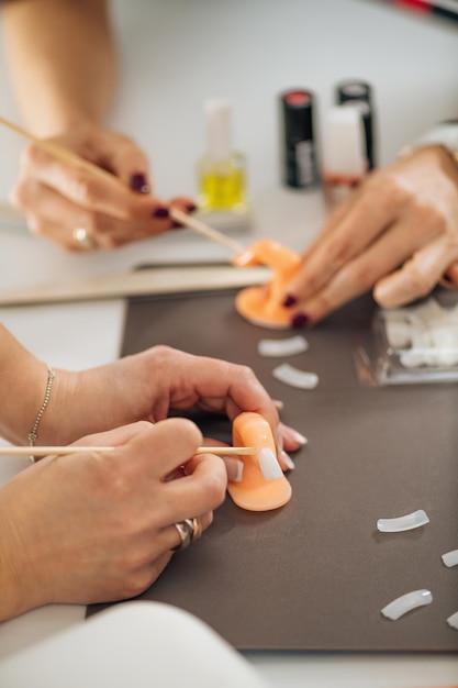 Formação de engenheira de unhas - manicurista