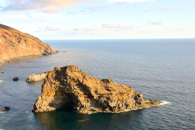 Foto formação de rocha basáltica vulcânica