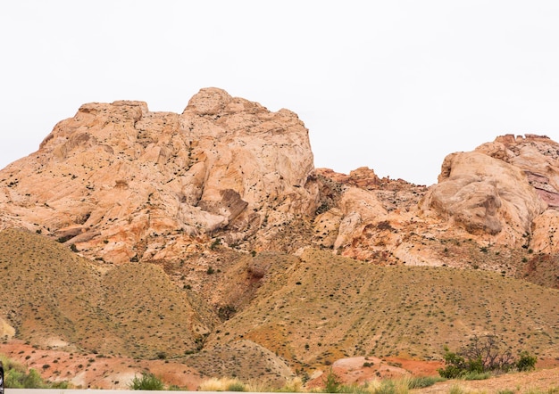 Formação de rocha vermelha ao longo de i70 perto de green river, utah.