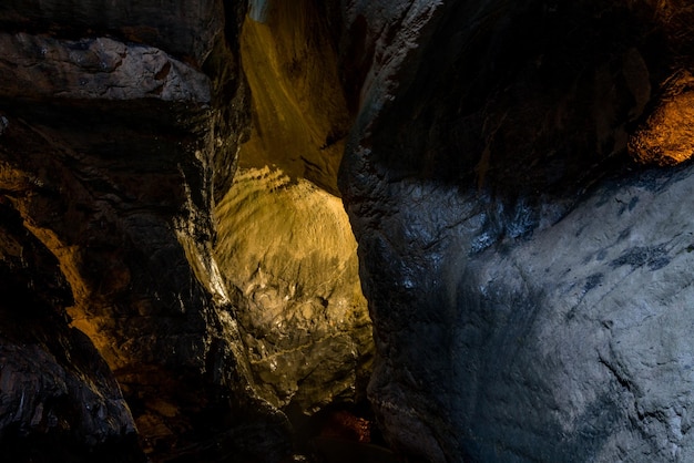 Foto formação rochosa na caverna