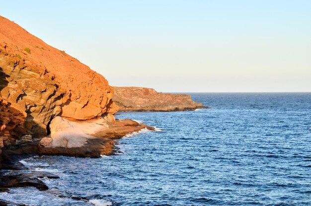 Formación basáltica de roca volcánica en las Islas Canarias