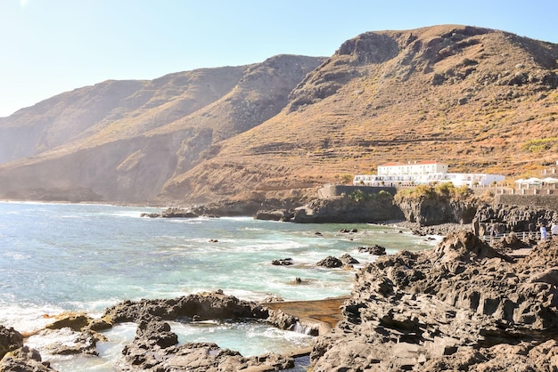 Formación de roca basáltica volcánica en las Islas Canarias