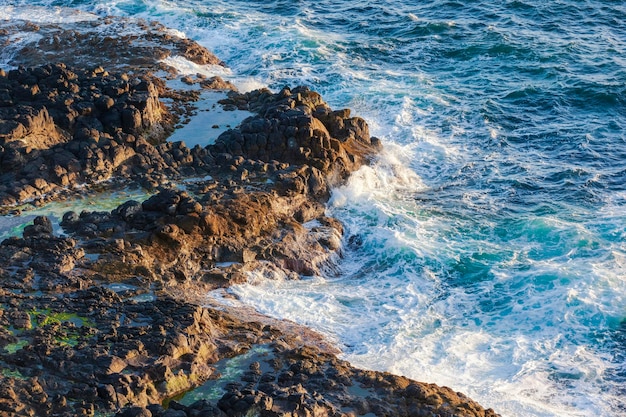 Formación de rocas cerca de la Calzada de los Gigantes del condado de Antrim, Irlanda del Norte, reino unido