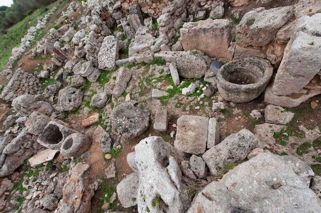 Formación rocosa de la cultura talayótica en menorca islas baleares españa