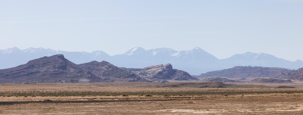 Formaciones de roca roja en el desierto del paisaje americano al amanecer.