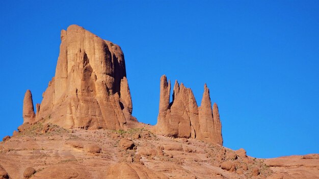 Foto formaciones rocosas en el paisaje contra el cielo azul