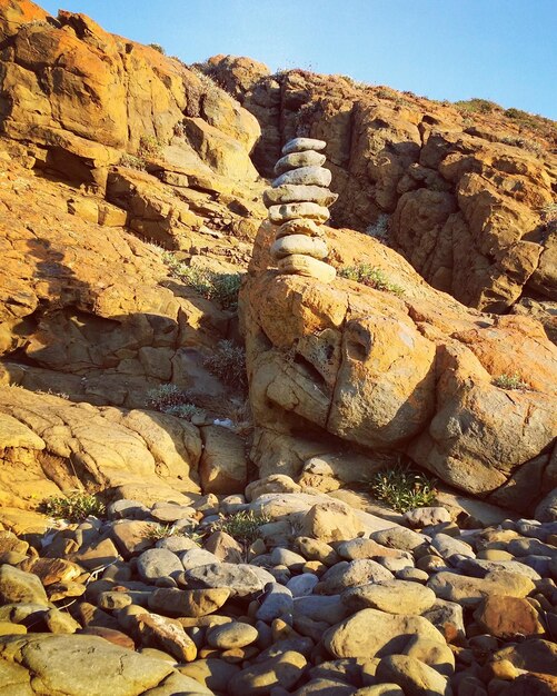 Formações rochosas na paisagem