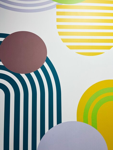 Formas geométricas abstractas con círculos y rayas de colores