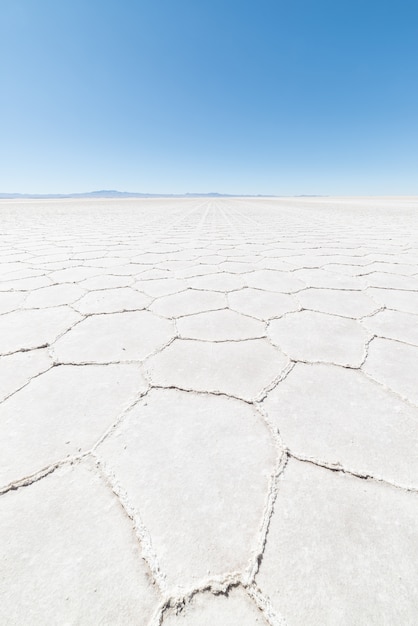 Formas hexagonales en el Salar de Uyuni, Bolivia