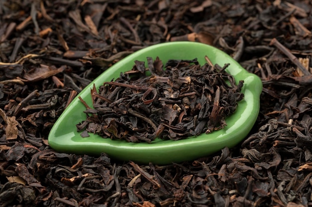 Formosa Oolong getrocknete Teeblätter Nahaufnahme Vollformat