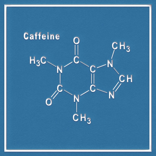 Fórmula química estrutural da cafeína em um fundo branco