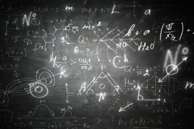 Foto fórmulas de geometría matemática en segundo plano. técnica mixta