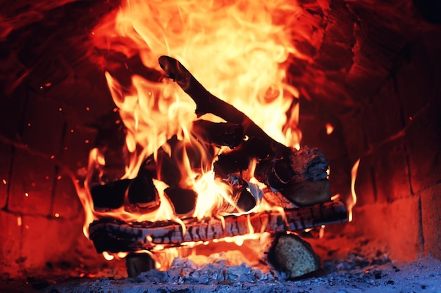 Forno antigo com chama de fogo