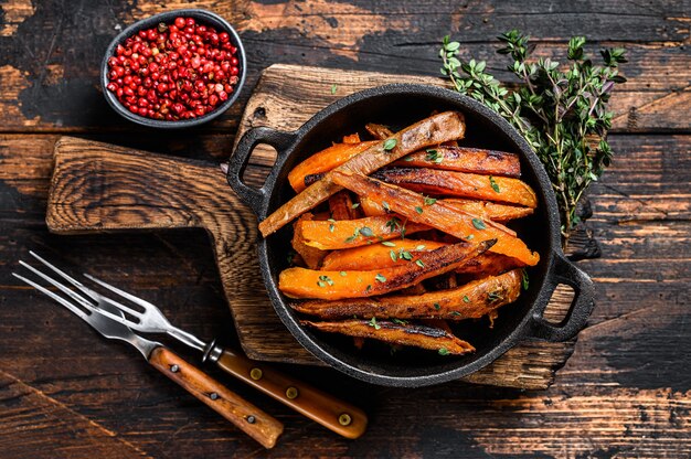 Forno vegetariano assado batata-doce frita.