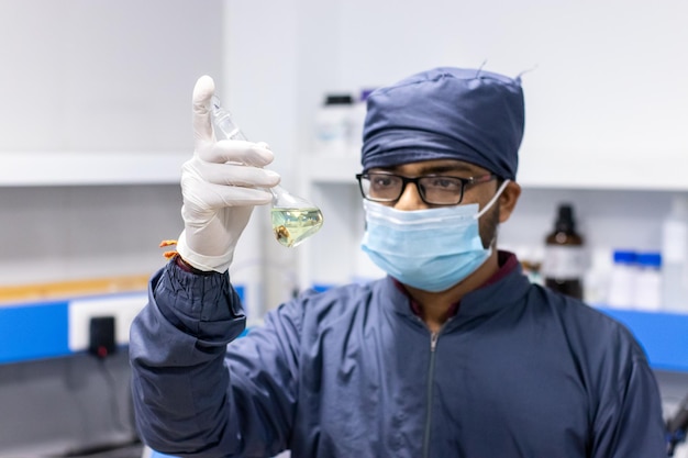 Forschung mit Chemikalien im Labor