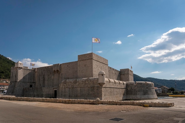 Fort Kastio en la antigua ciudad de Ston, Croacia