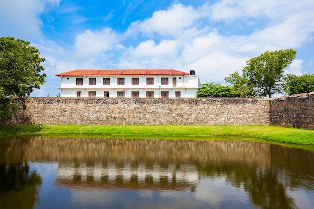 La fortaleza de Batticaloa es la antigua fortaleza portuguesa en el centro de la ciudad de Batticaloa, Sri Lanka