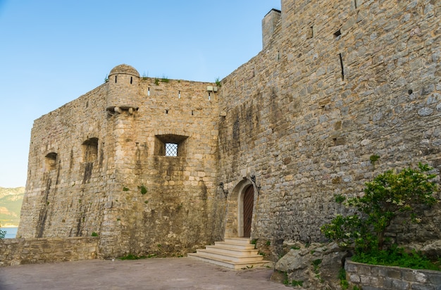 La fortaleza del casco antiguo de Budva.