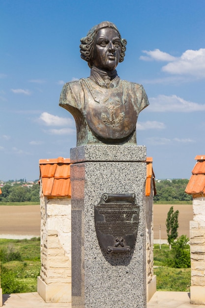 Fortaleza de Bender Transnístria Tighina na Transnístria, um território autônomo não reconhecido pelo monumento à bala de canhão do Barão Munchausen das Nações Unidas