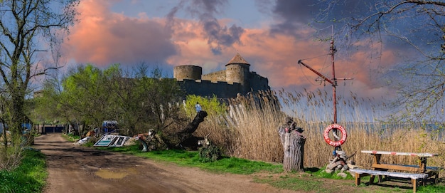 Fortaleza de Bilhorod-Dnistrovskyi ou Akkerman, região de Odessa, Ucrânia, em uma manhã ensolarada de primavera