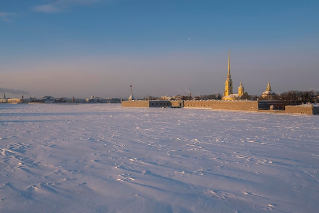 Fortaleza de Pedro e Paulo da Ponte da Trindade sobre o Rio Neva São Petersburgo Rússia