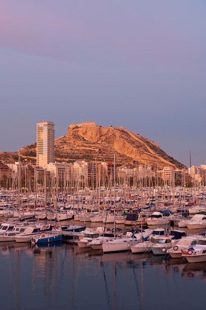 Fortaleza de Santa Barbara e porto de Alicante Alicante Espanha