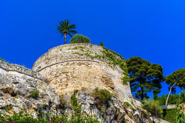 Fortaleza do palácio do príncipe no penhasco fontvielle montecarlo monaco cote d'azur riviera francesa