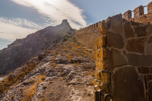 Fortaleza genovesa em sudak na costa do mar negro