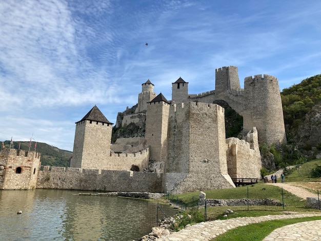 Foto la fortaleza de golubac en serbia