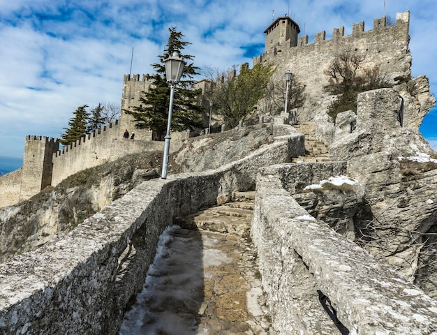 Fortaleza de Guaita en el Monte Titano San Marino